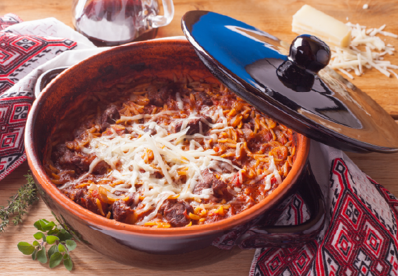 Αρνί γιουβέτσι στο φούρνο image