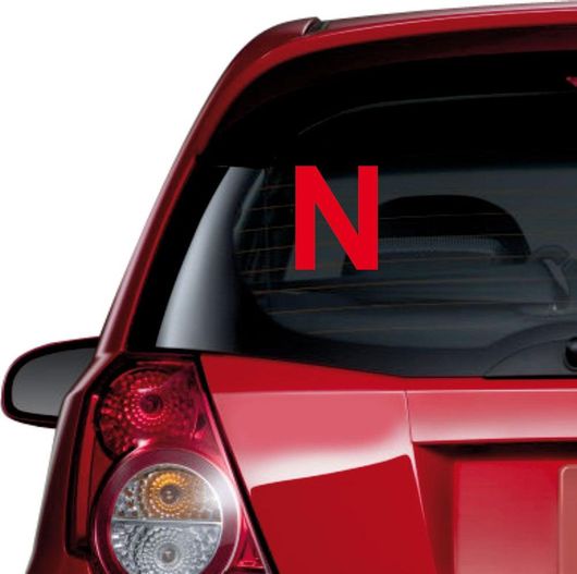 Αυτοκόλλητο αυτοκινήτου Νέος Οδηγός 01 Αδιάβροχο 14x18cm Κόκκινο