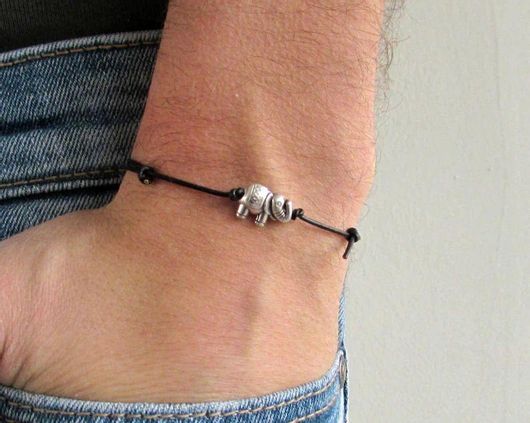 Ανδρικό Βραχιόλι Hillas Jewels 166 από Δερμάτινο Κορδόνι με Μεταλλικό Ελεφαντάκι Μαύρο