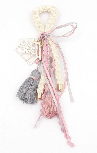 Χριστουγεννιάτικο Γούρι G21-144 Για Το 2023 με Μπεζ Κορδέλα & Κρεμαστό Σπίτι με Δέντρο