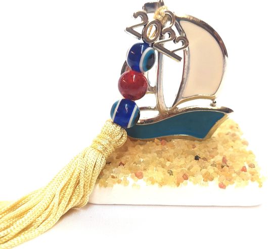 Γούρι Καράβι σε Βότσαλο με Χάντρες & Φούντα Κίτρινο