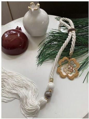 Γούρι Τυχερό Τετράφυλλο με Φούντα Λευκό