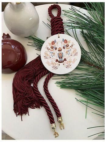 Γούρι Καρυοθραύστης Στρογγυλό Κρεμαστό με Φούντα Κόκκινο