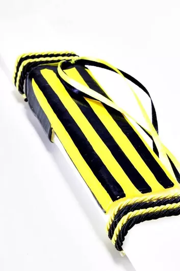 Πασχαλινή Λαμπάδα Gerakis 18Χ061 Κίτρινο / Μαύρο Φανέλα 25x4x2cm Λευκό