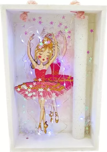 Πασχαλινή Λαμπάδα Στυλιανοπούλου 4879W Μπαλαρίνα με Φωτιζόμενο Καδράκι Λευκό