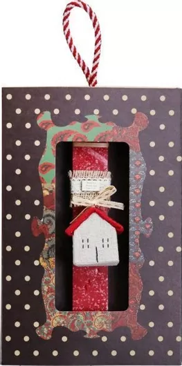 Πασχαλινή Λαμπάδα Synchronia LA24017B Στρογγυλή Σπιτάκι με Ύφασμα Κόκκινο