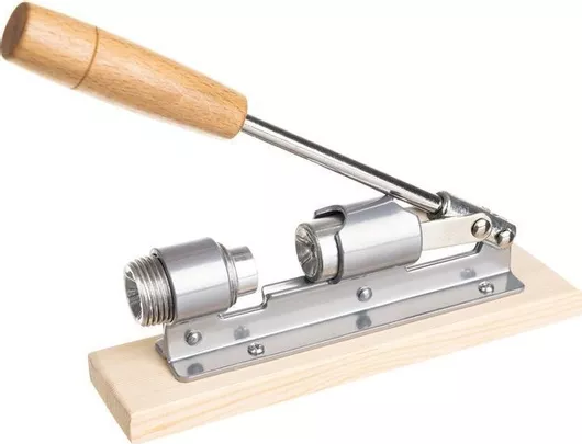 Καρυοθραύστης Inox Ξύλινη Βάση 20x16x5cm
