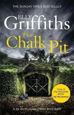 The Chalk Pit: The Dr Ruth Galloway Mysteries 9 Elly Griffiths Quercus Publishing 0713