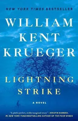 Lightning Strike: A Novel William Kent Krueger Simon &amp; Schuster Paperback / softback
