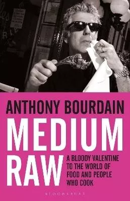Medium Raw: A Bloody Valentine to the World of Food and the People Who Cook Anthony Bourdain Bloomsbury Publishing PLC 0501