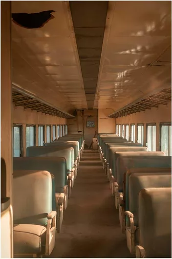Πίνακας Abandoned Train Carriage Εγκαταλελειμμένο βαγόνι τρένου 30x40cm