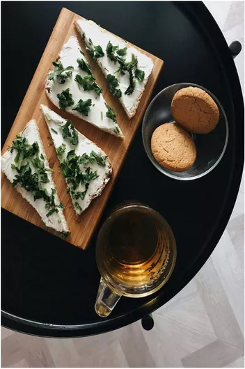 Πίνακας Breakfast with Tea and Biscuits Πρωινό με τσάι και μπισκότα 80x120cm