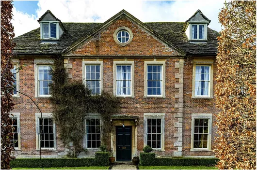 Πίνακας Charming Historic Brick House Καλαίσθητο ιστορικό σπίτι από τούβλα 120x80cm