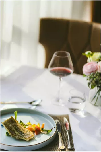 Πίνακας Elegant Dining Setting Κομψό σκηνικό τραπεζαρίας 40x50cm