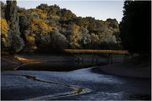 Πίνακας Wooded Riverbank at Dusk Δασώδης όχθη ποταμού στο σούρουπο 200x130cm