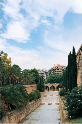 Πίνακας City Park With Waterway and Blue Sky City Park με υδάτινο δρόμο και γαλάζιο ουρανό 130x200cm