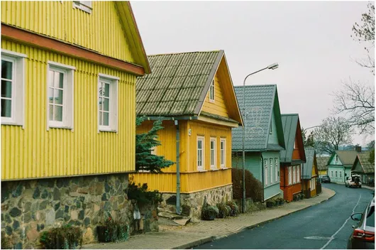 Πίνακας Colorful Village Houses Πολύχρωμα Χωριάτικα Σπίτια 120x80cm