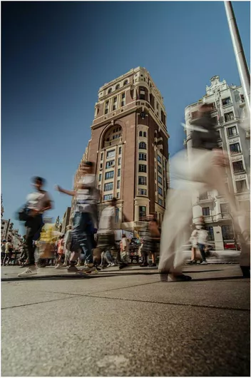 Πίνακας Hustle in the City Square Hushle in the City Square 70x100cm