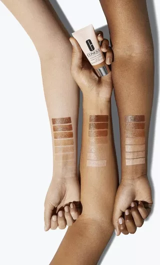 Foundation Clinique Moisture Surge SPF25 Universal Light Medium 40ml