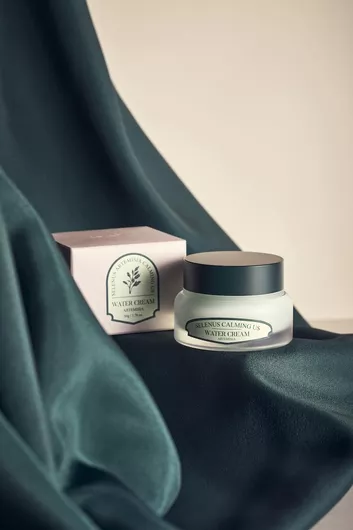 Κρέμα Προσώπου Selenus Artemisia Calming Us Water Light 24ωρη Ανδρική για Ενυδάτωση, Ανάπλαση & Ατέλειες 50gr