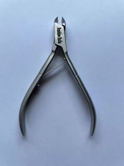 Πενσάκι Επωνυχίων  Fashion Nails 2mm 10cm Ασημί