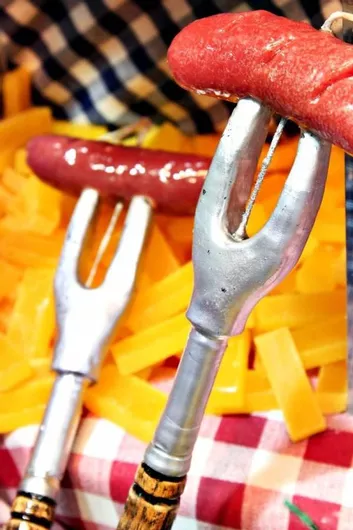 Πασχαλινή Λαμπάδα Πιρούνα Λουκάνικο 40x10x2cm