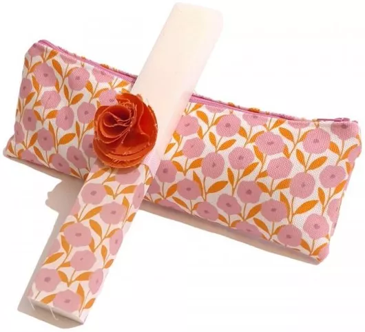 Πασχαλινή Λαμπάδα Decorativo Handmade Σετ με Νεσεσέρ 2τμχ Λευκό / Ροζ