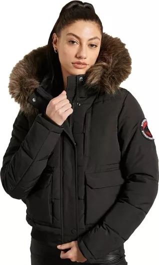 Superdry Everest Κοντό Γυναικείο Puffer Μπουφάν με Γούνινη Κουκούλα Μαύρο Χειμώνας