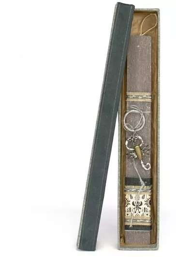 Πασχαλινή Λαμπάδα με Μπρελόκ Σκορπιό Γκρι