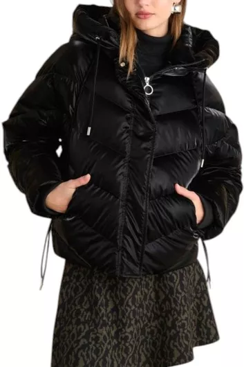 Attrattivo Κοντό Γυναικείο Puffer Μπουφάν για Χειμώνα Μαύρο