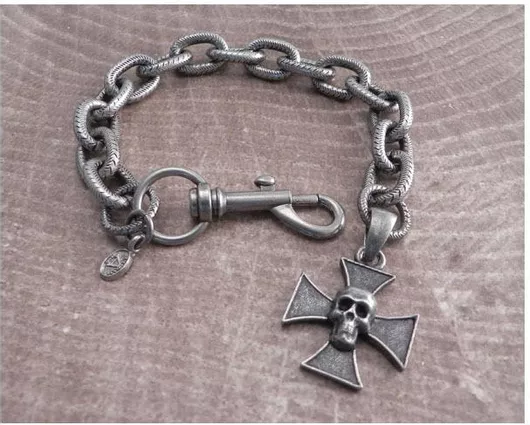 AmiGaz Link Hack Bracelet with Maltese Cross and Skull Design