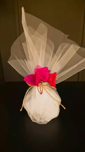 Μπομπονιέρα Γάμου Τούλινη Φούξια Βουκαμβίλια Λευκό