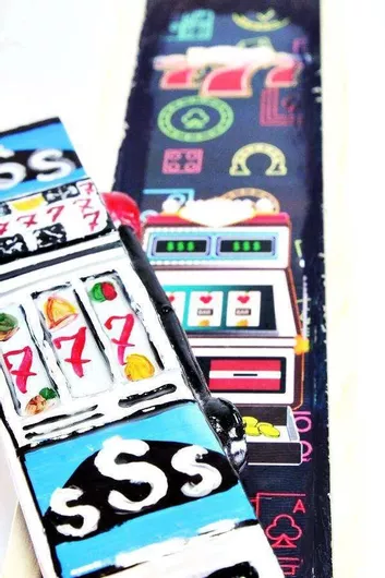 Πασχαλινή Λαμπάδα Στρογγυλή με Κουτί