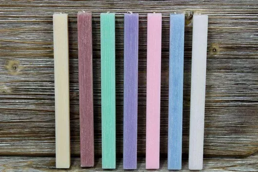 Πασχαλινή Λαμπάδα Τετράγωνη Αρωματική 25cm. (Τυχαία Επιλογή Χρώματος/Σχεδίου)