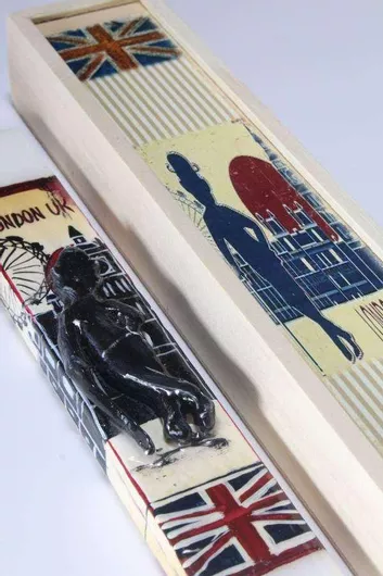 Πασχαλινή Λαμπάδα Στρογγυλή με Κουτί Λονδινο