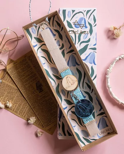 Πασχαλινή Λαμπάδα Τετράγωνη με Κουτί Μπρελόκ 29cm. Μπλε