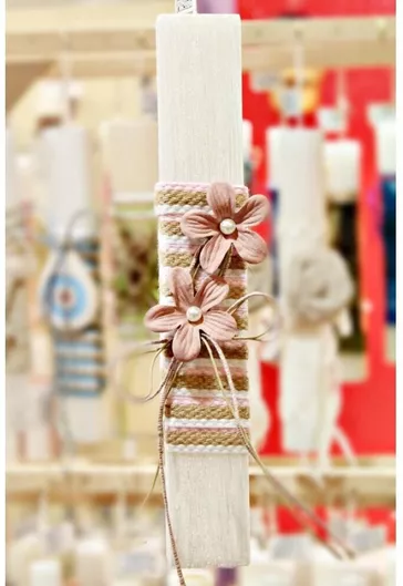 Πασχαλινή Λαμπάδα Πλακέ Λουλούδι Ροζ Πάνω Τρίχρωμη Λινάτσα 002506