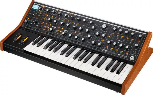 Moog Subsequent 37 Synthesizer με 37 Δυναμικά Πλήκτρα - Μαύρο