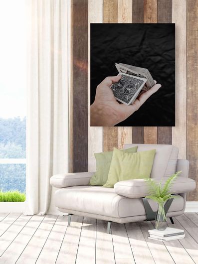 Πίνακας Ένα Άτομο Που Κρατά Ένα Τραπουλόχαρτο στο Χέρι Του 115x170cm