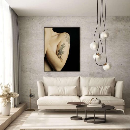 Πίνακας Ένας Άντρας με Τατουάζ στο Μπράτσο Του 60x90cm