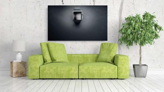 Πίνακας Ένα Έξυπνο Ρολόι Που Κάθεται Πάνω Από Ένα Τραπέζι 200x130cm