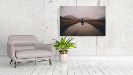 Πίνακας Ένα Φορτηγό Που Κάθεται Στη Μέση Ενός Δρόμου 50x40cm