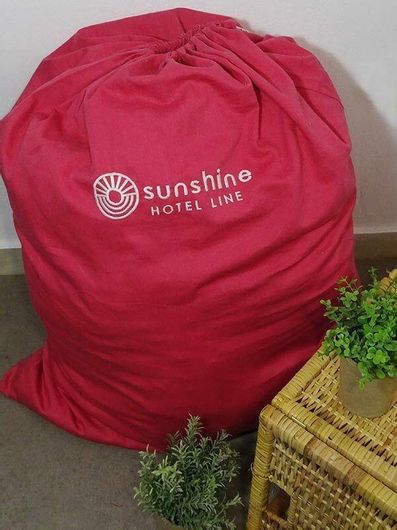 Ξενοδοχειακός Σάκος Ιματισμού Sunshine Υφασμάτινος με Διαστάσεις 75x95cm Κόκκινο