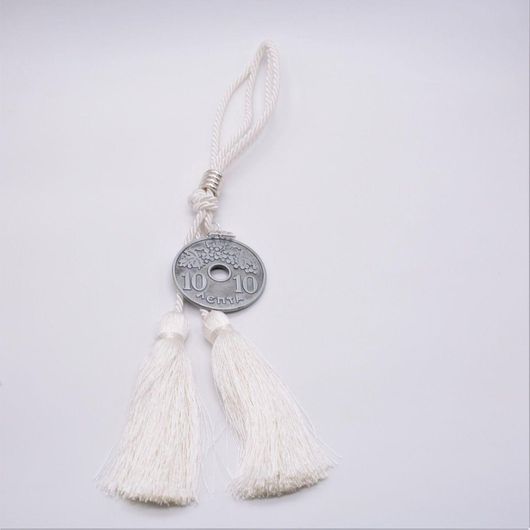 Γούρι Κρεμαστό Επάργυρη Δcmάρα μεγάλο Λευκό Κορδόνι Και Κρεμαστό Το 2022 Pge314