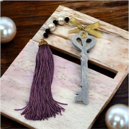 Γούρι Επιτραπέζιο Χειροποίητο με Ξύλινο Στοιχείο Κλειδί & Φούντα 1EPX917