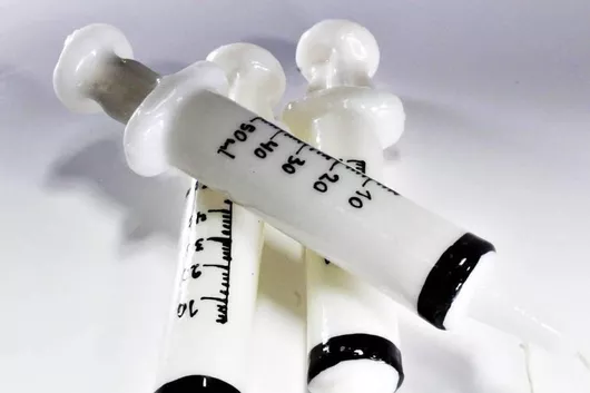 Πασχαλινή Λαμπάδα Σύριγγα Νοσηλεύτριας 3.5x21cm Gi Κερί