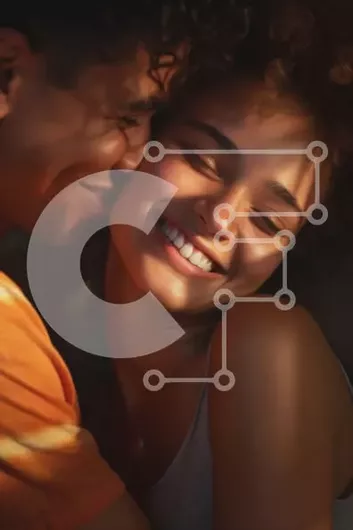 Intra Συλλεκτικό Ξύλινο Παζλ Plywood  4mm - Χαρούμενη στιγμή ανάμεσα σε ένα ζευγάρι Σε Ξύλινο Κουτί - Διαστάσεις Puzzle: 10x10 cm – 25 κομμάτια