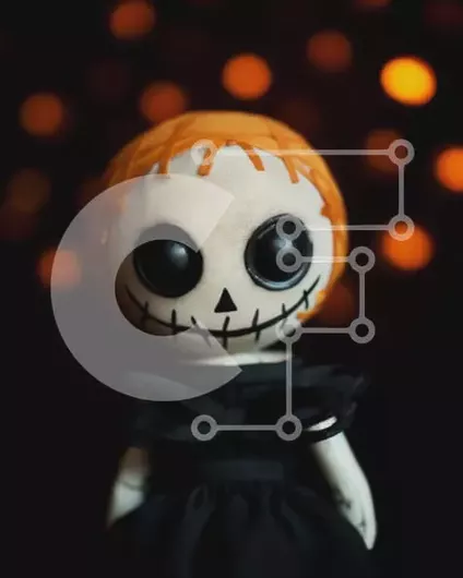 Intra Συλλεκτικό Ξύλινο Παζλ Plywood  4mm - Ασπρόμαυρη κούκλα αποκριών με κόκκινα μαλλιά και πορτοκαλί μάτια Σε Ξύλινο Κουτί - Διαστάσεις Puzzle: 10x10 cm – 25 κομμάτια