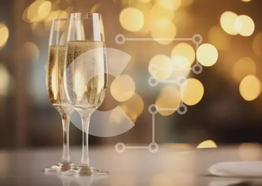 Intra Συλλεκτικό Ξύλινο Παζλ Plywood  4mm - Φλάουτα σαμπάνιας σε τραπέζι με φωτισμένο φόντο Σε Ξύλινο Κουτί - Διαστάσεις: 10x10 cm – 25 κομμάτια