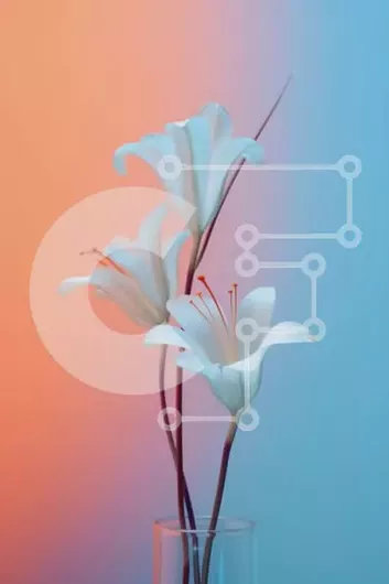 Intra Συλλεκτικό Ξύλινο Παζλ Plywood  4mm - Τρία λευκά κρίνα σε ένα διαυγές βάζο σε μπλε και πορτοκαλί φόντο Σε Ξύλινο Κουτί - Διαστάσεις: 10x10 cm – 25 κομμάτια